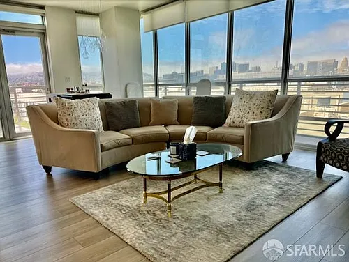 325 Berry St Photo 1