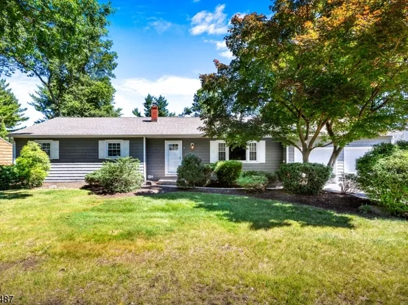 5 Camelot Dr, East Brunswick Twp., NJ 08816