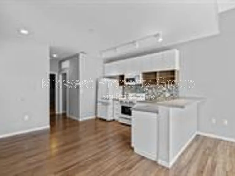 4100 Lindell Blvd #201 — Photo 2