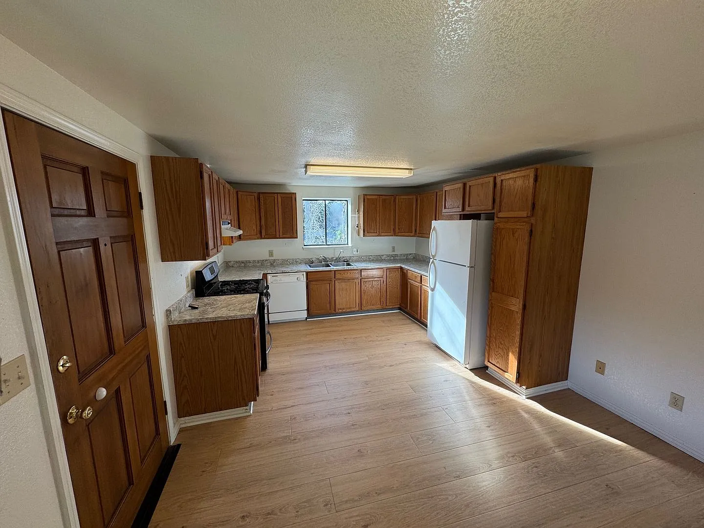 2362 Redwood ST — Photo 4