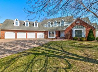 2176 Saint Andrews Cir, Bettendorf, IA