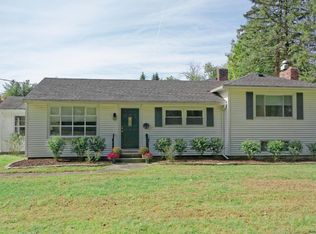 19 Leonard Dr, Delmar, NY 12054