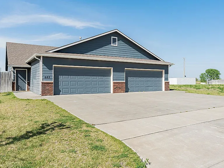 Building Photo - 442 S Longbranch Dr #442