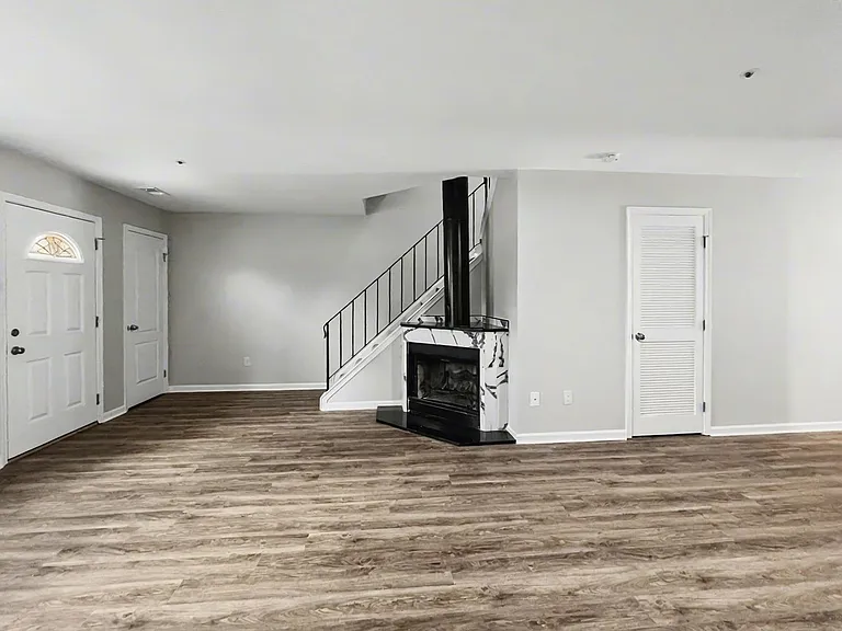 514-536 Crooked Ln — Photo 15