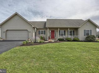 7 Rolling Meadow Rd, Lebanon, PA 17046