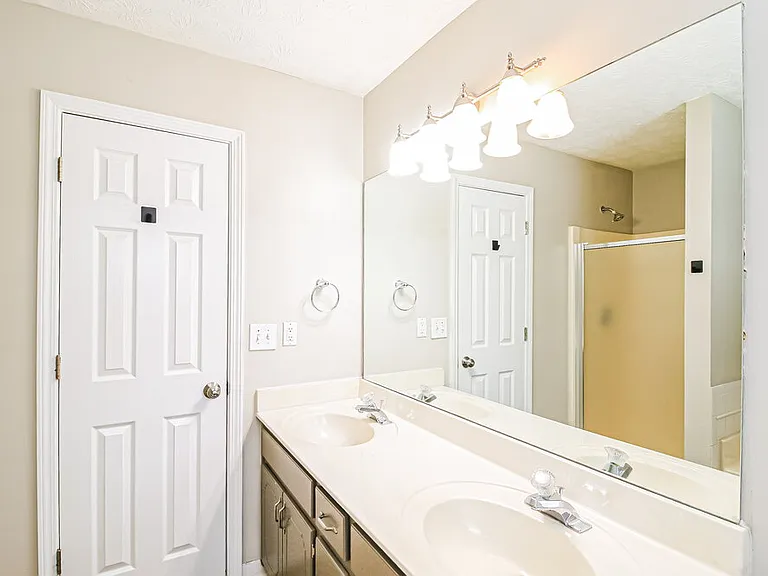 709 Miami Ct — Photo 13