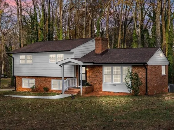3555 Cherry Ln, Greensboro, NC 27405