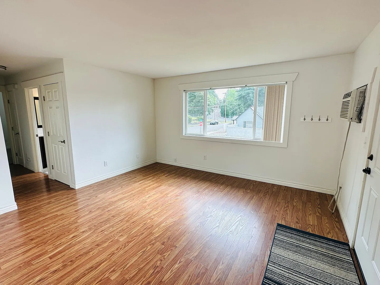 Charming & Cozy Camas Duplex — Photo 2