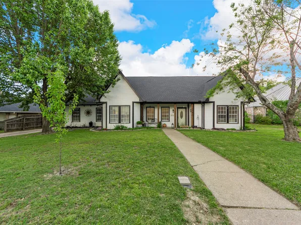 5601 Burgundy Dr, Greenville, TX 75402