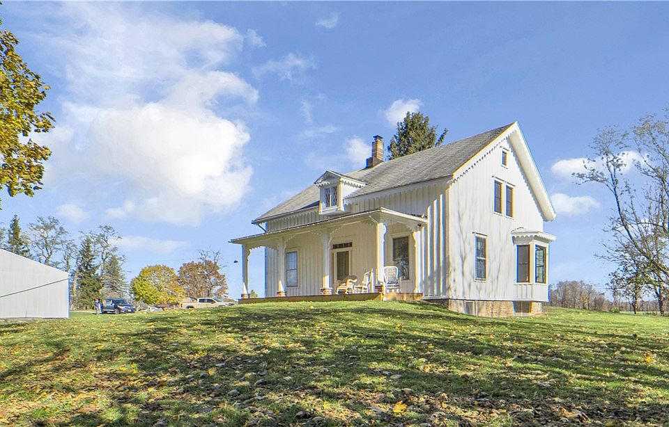 1st image of 1096 Victor Rd