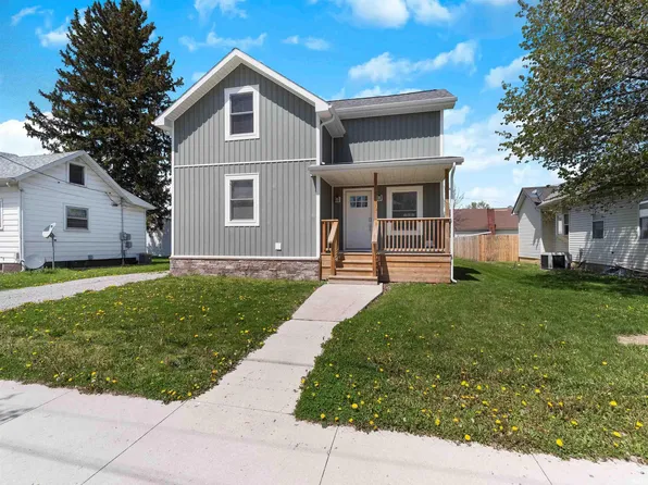 330 W 15th St, Auburn, IN 46706