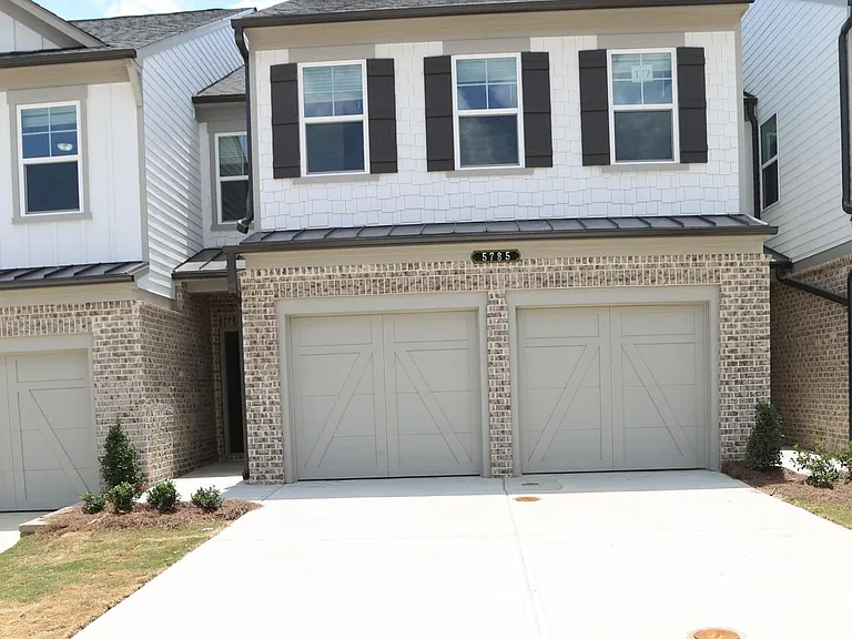 5785 Thornton Dr — Photo 2