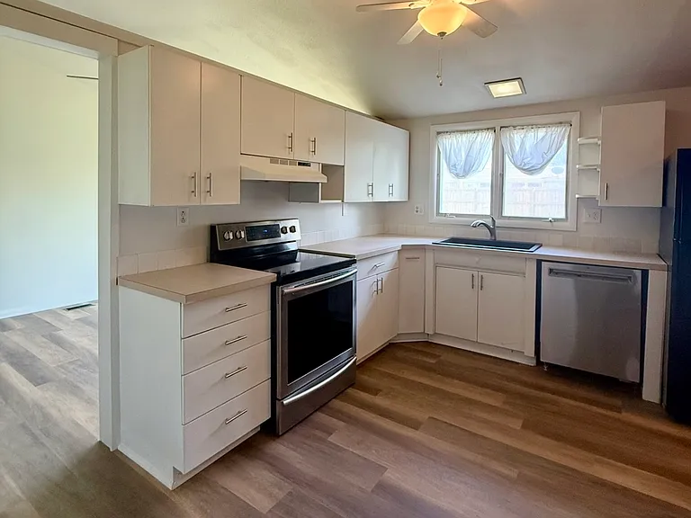 1207 Kingston Dr — Photo 4