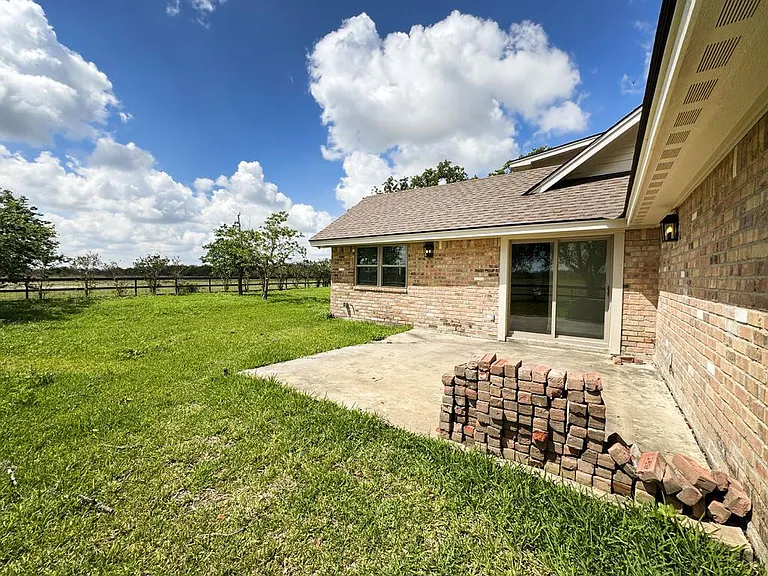 5121 FM 446 — Photo 38