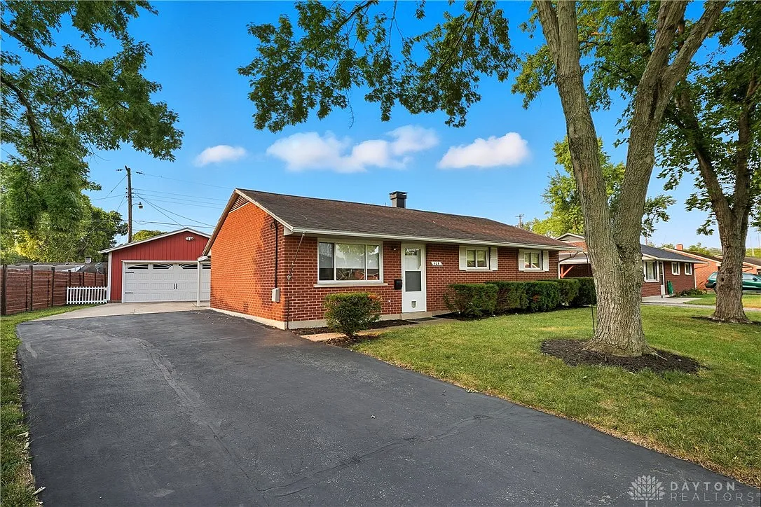 404 Savoy Ave photo 1