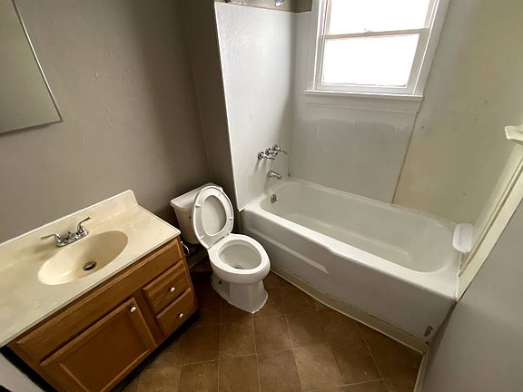 5th image of 1526 E Kelly St #1528