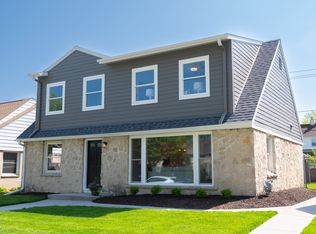 4856 N Santa Monica Blvd, Whitefish Bay, WI 53217