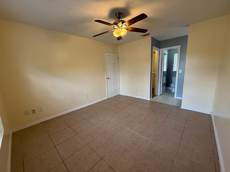 4712 Dandelion Dr — Photo 25