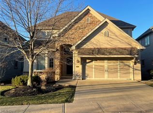 5155 River Creek Rd, Lyndhurst, OH 44124