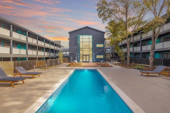 Studio, 1.0 bath, 222 sqft, $699 — Photo 3