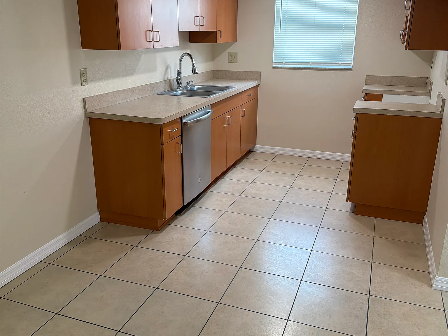 3 bed, 1325 sqft, $1,750 — Photo 4