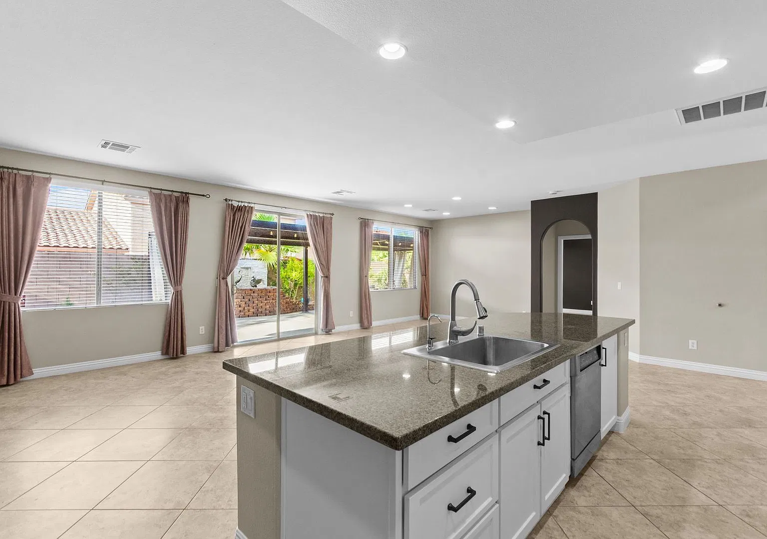 Beautifully upgraded home in the desirable Nevada Trails community! — Photo 3