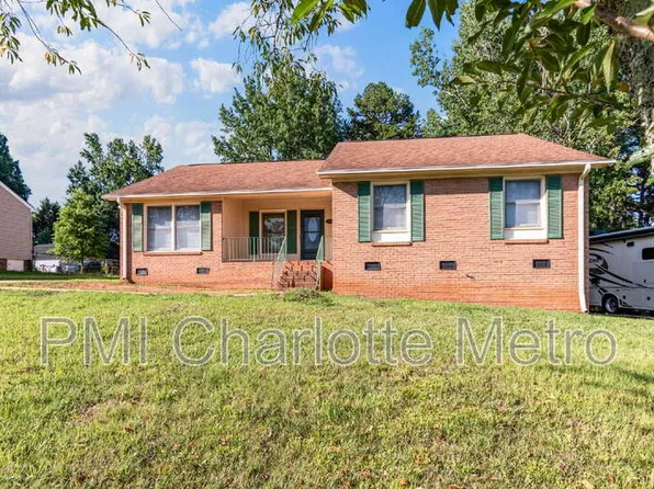 8615 Beechbrooke Rd, Charlotte, NC 28227