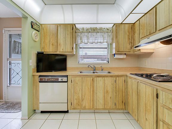 5th image of 5800 Fernley Drive W #74