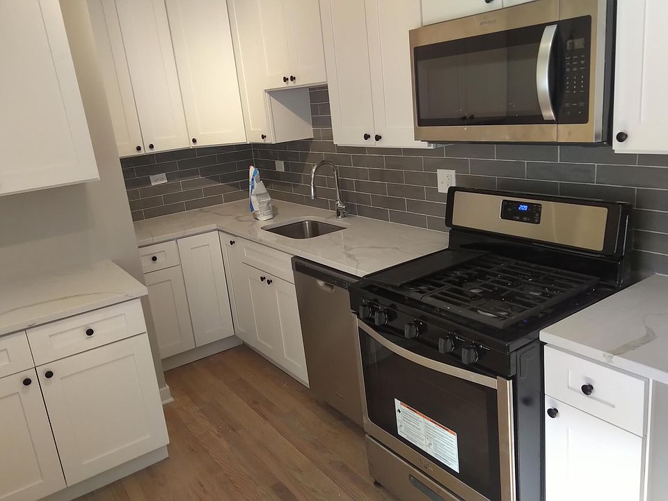 1st image of 5456 N Sawyer Ave #2