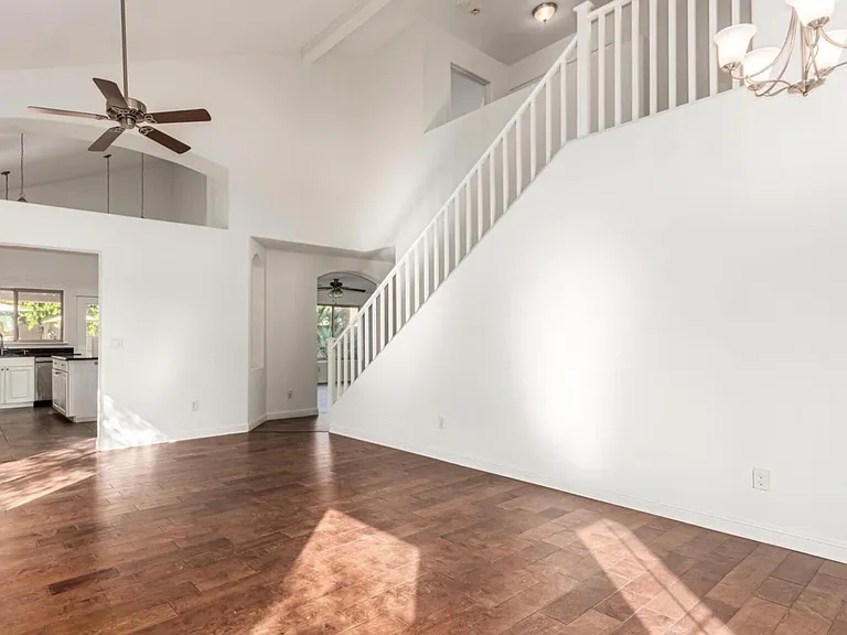 1710 W Hiddenview Dr — Photo 8