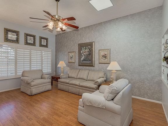 4th image of 9514 W Briarwood Cir