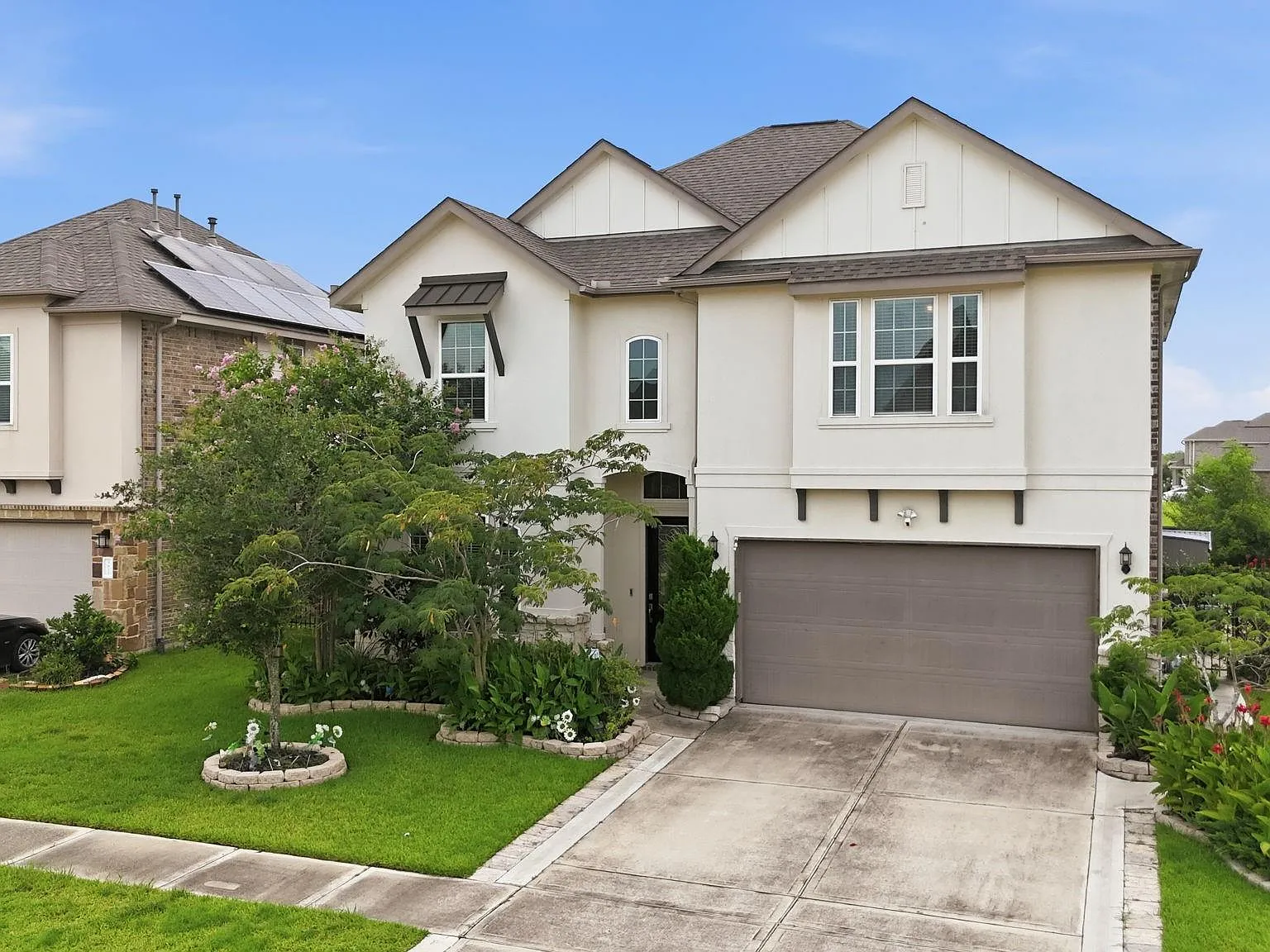 5 bed, 3.5 bath, 3333 sqft, $3,850 — Photo 2