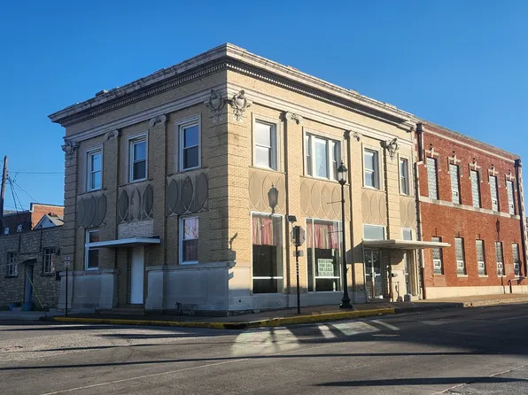 17 W Water St, Pinckneyville, IL 62274