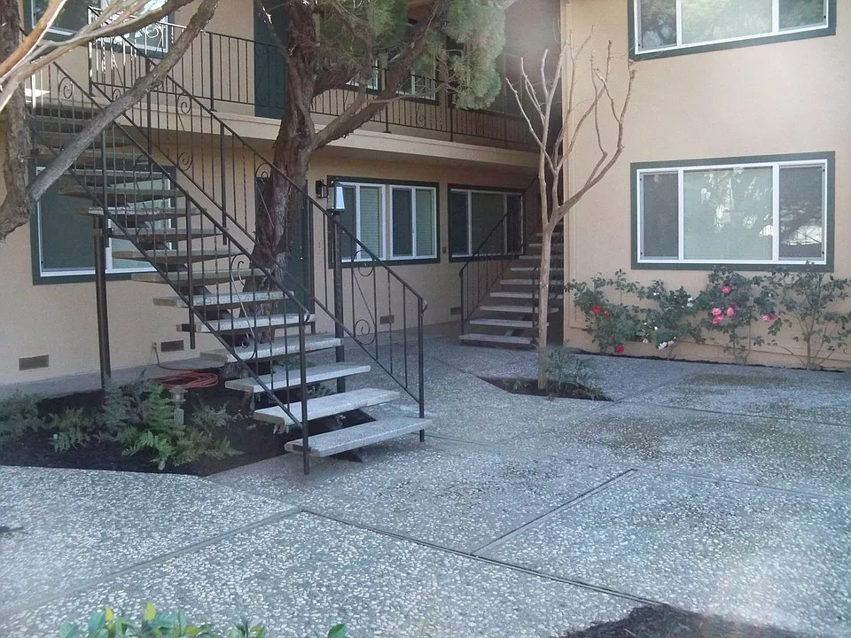2401 Vera Cruz Dr