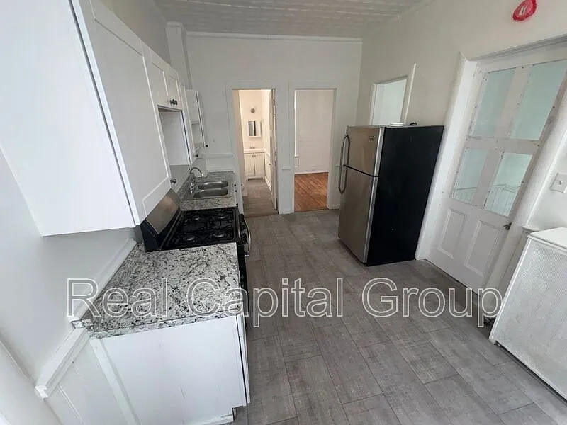 2 bed, 1.0 bath, $1,250 — Photo 4