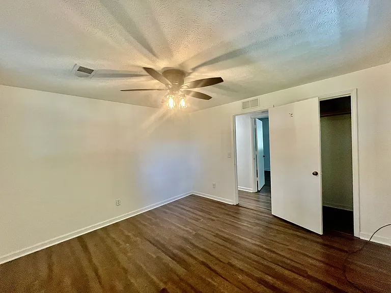 1445 S Walnut St — Photo 15