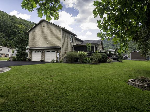 3rd image of 297 Maple Ave