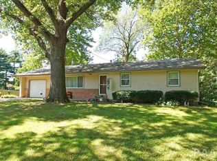 1629 Glenview Dr, East Peoria, IL 61611