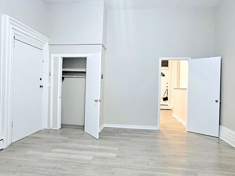218 W Monument St — Photo 8
