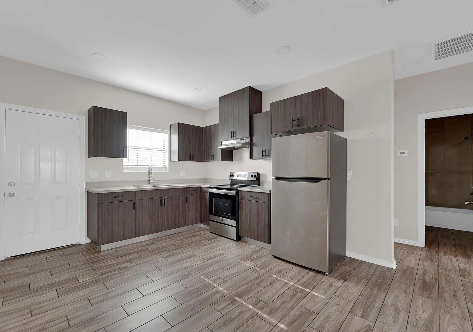 Spacious! Contemporary! Location! — Photo 1