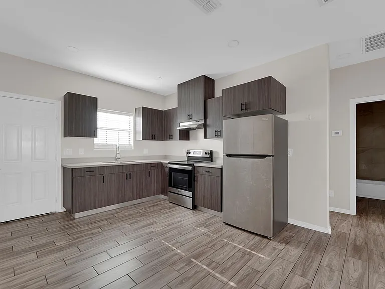 1013 La Pointe Ave #3 — Photo 1