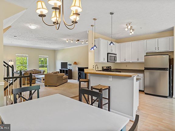 2nd image of 1369 Escapade Ct