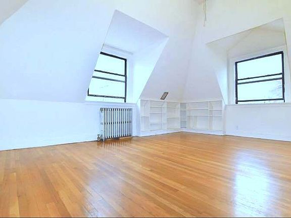 4th image of 638 W End Ave #1