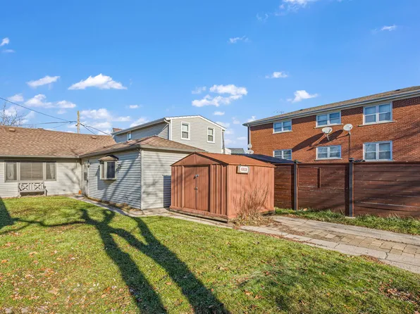 6808 W Forest Preserve Dr, Harwood Heights, IL 60706