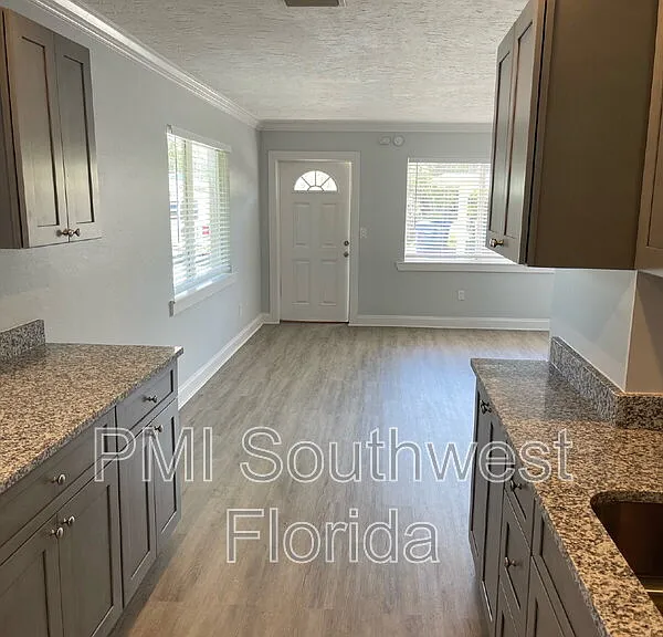 6367 Gateway Ave — Photo 9