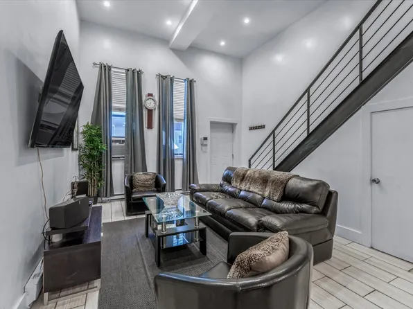 698 Lexington Avenue image 29 of 36