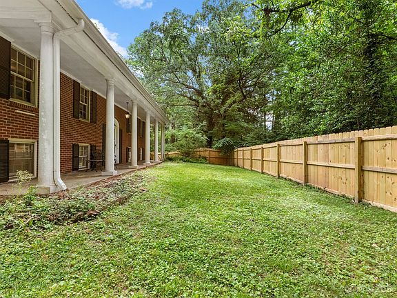 3rd image of 100 Brightwater Heights Dr