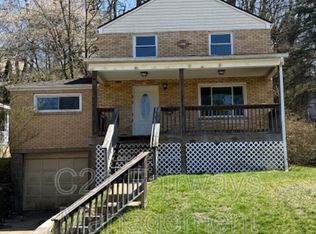 121 Macfarlane Dr, Pittsburgh, PA 15235
