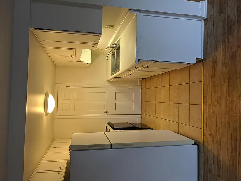 348 College St — Photo 36