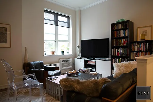 Rented by Bond New York | media 23